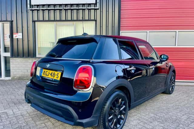 MINI Cooper (2022) thumbnail 2