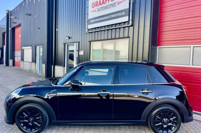 MINI Cooper (2022) thumbnail 4