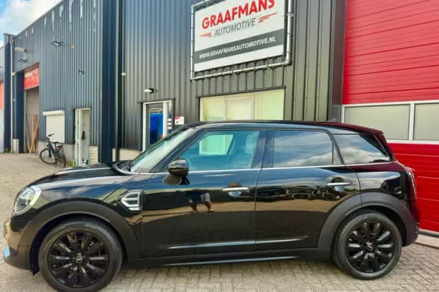 MINI Countryman (2018) thumbnail 3