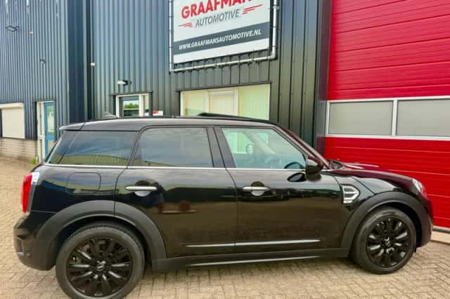 MINI Countryman (2018) thumbnail 4