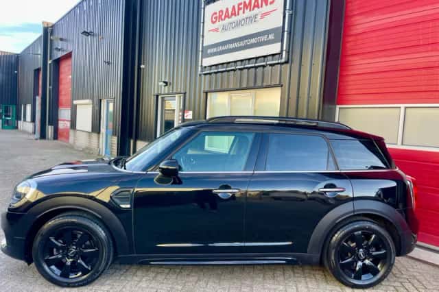 MINI Countryman (2018) thumbnail 3