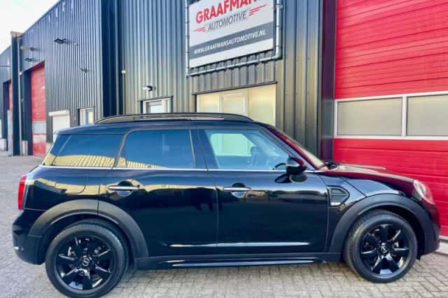 MINI Countryman (2018) thumbnail 4