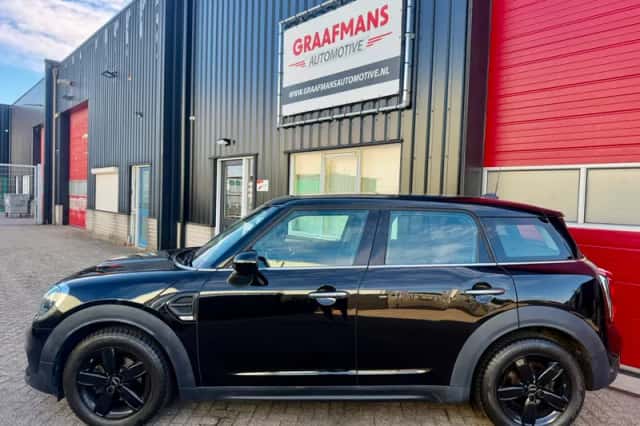 MINI Countryman (2018) thumbnail 2