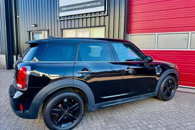 MINI Countryman (2018) thumbnail 3