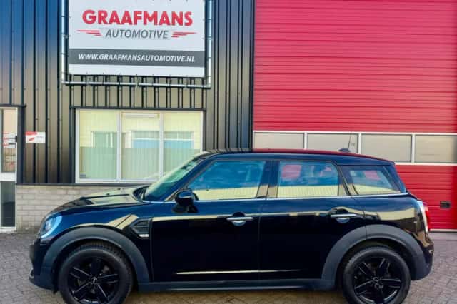 MINI Countryman (2018) thumbnail 3