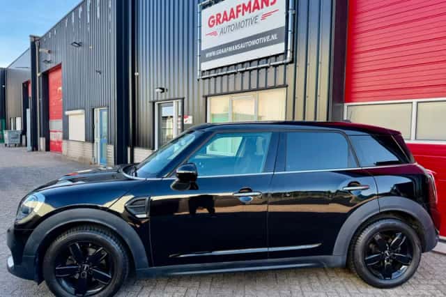 MINI Countryman (2018) thumbnail 4