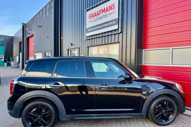 MINI Countryman (2018) thumbnail 5