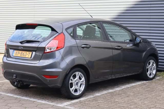 Ford Fiesta (2016) thumbnail 2