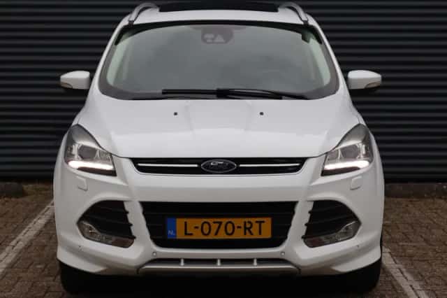 Ford Kuga (2016) thumbnail 6