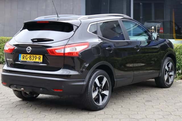 Nissan Qashqai (2017) thumbnail 2
