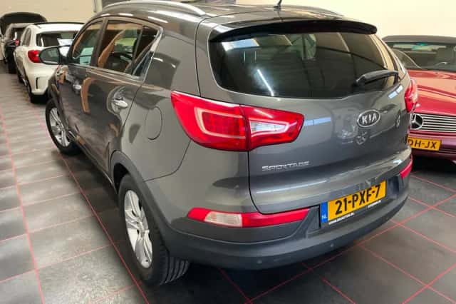 Kia Sportage (2011) thumbnail 2