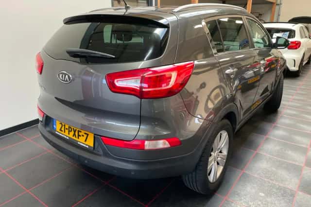 Kia Sportage (2011) thumbnail 3