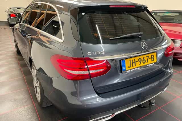 Mercedes-Benz C-Klasse (2016) thumbnail 2