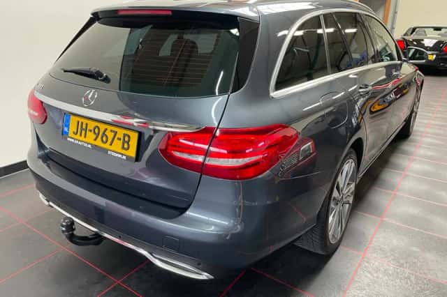 Mercedes-Benz C-Klasse (2016) thumbnail 3