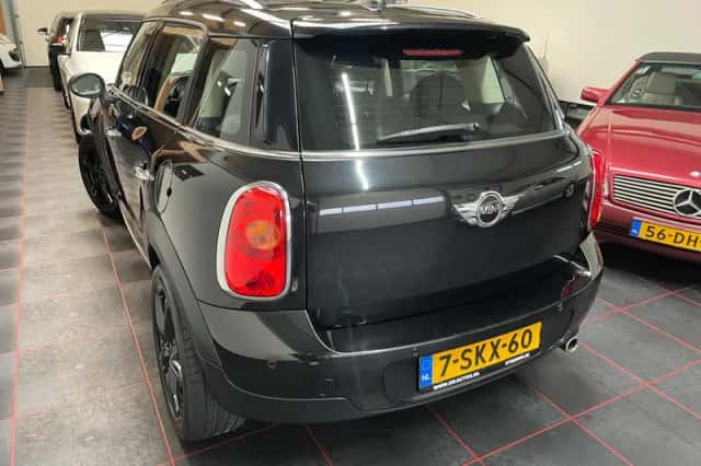 MINI Countryman (2013) thumbnail 2