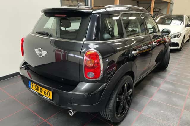 MINI Countryman (2013) thumbnail 3
