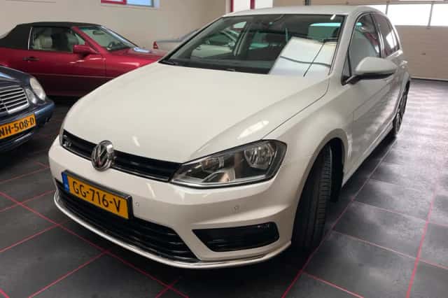 Volkswagen Golf (2015) thumbnail 1