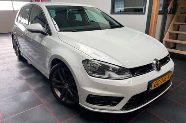 Volkswagen Golf (2015) thumbnail 4