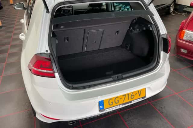 Volkswagen Golf (2015) thumbnail 5