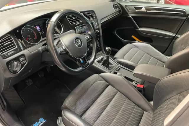Volkswagen Golf (2015) thumbnail 6