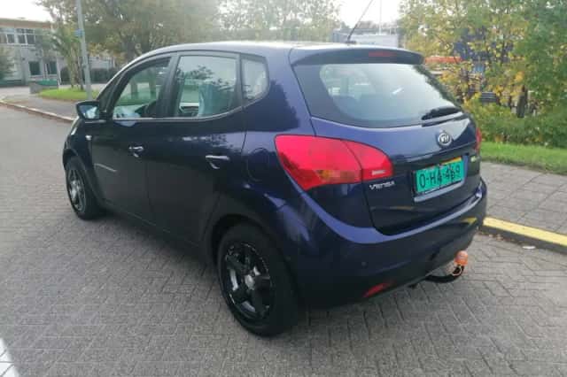 Kia Venga (2010) thumbnail 6