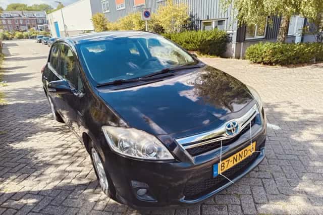 Toyota Auris (2010) thumbnail 1