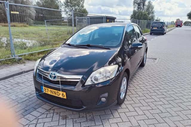 Toyota Auris (2010) thumbnail 2