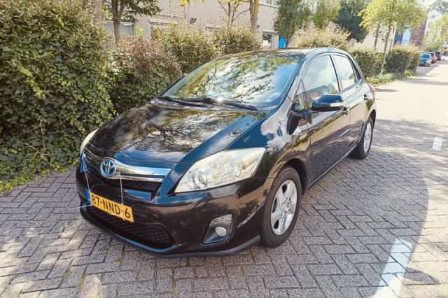Toyota Auris (2010) thumbnail 4