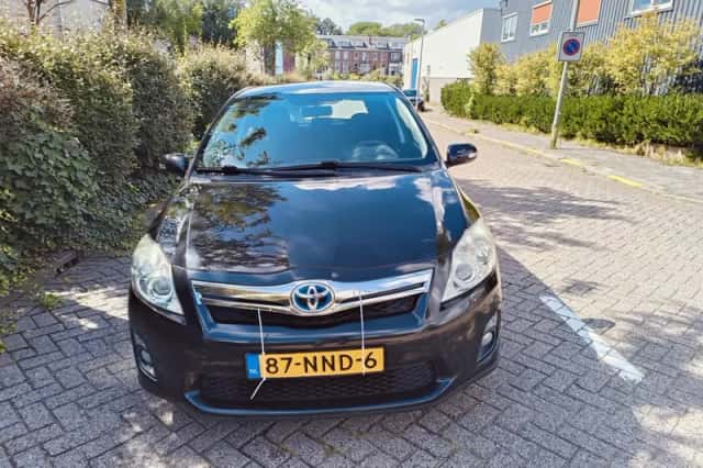 Toyota Auris (2010) thumbnail 5