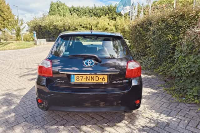 Toyota Auris (2010) thumbnail 6