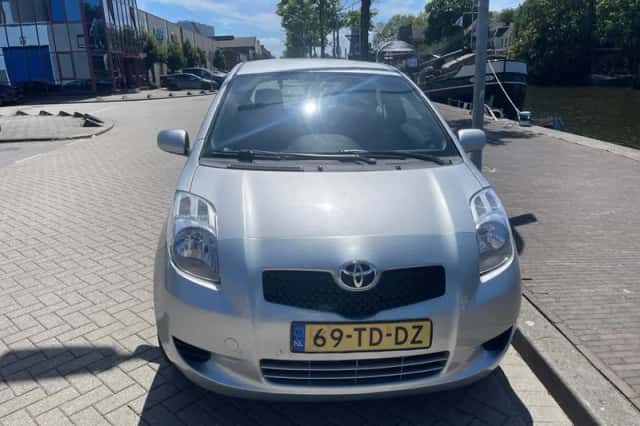 Toyota Yaris (2006) thumbnail 3
