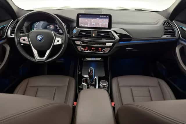 BMW iX3 (2021) thumbnail 2