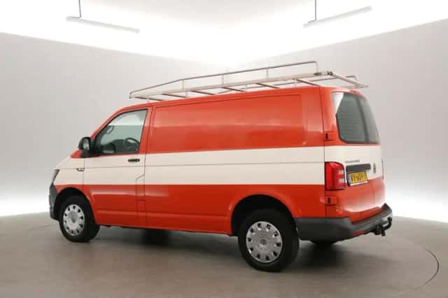 Volkswagen Transporter (2016) thumbnail 4