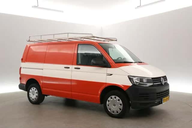 Volkswagen Transporter (2016) thumbnail 5