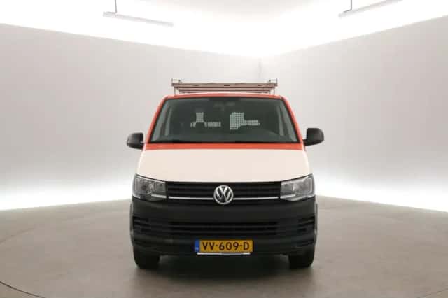 Volkswagen Transporter (2016) thumbnail 6