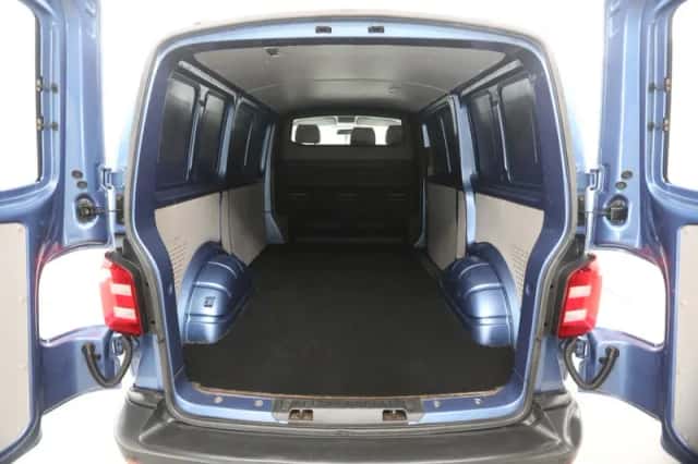 Volkswagen Transporter (2016) thumbnail 3