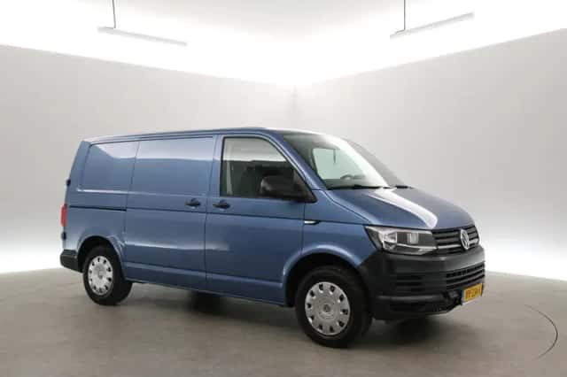 Volkswagen Transporter (2016) thumbnail 6