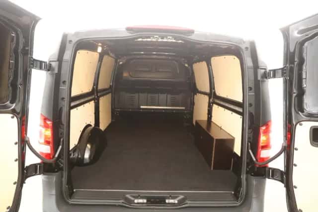 Mercedes-Benz Vito (2022) thumbnail 3