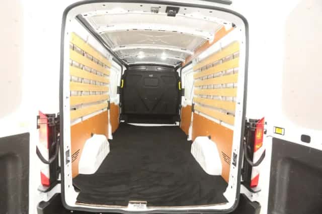 Ford Transit (2021) thumbnail 3