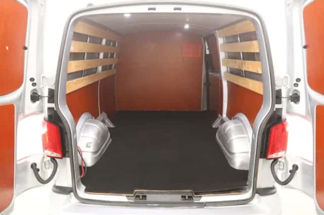 Volkswagen Transporter (2021) thumbnail 3