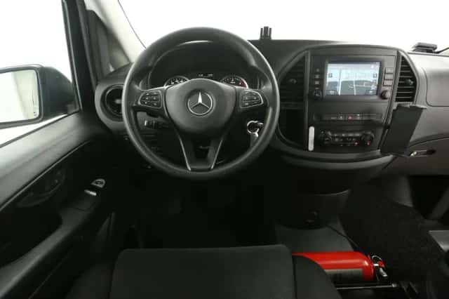 Mercedes-Benz Vito (2022) thumbnail 2