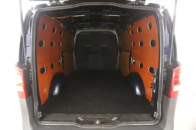 Mercedes-Benz Vito (2022) thumbnail 3