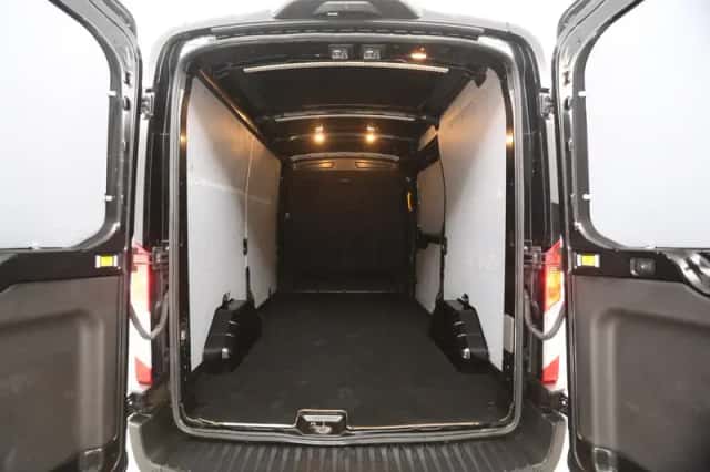 Ford Transit (2021) thumbnail 3