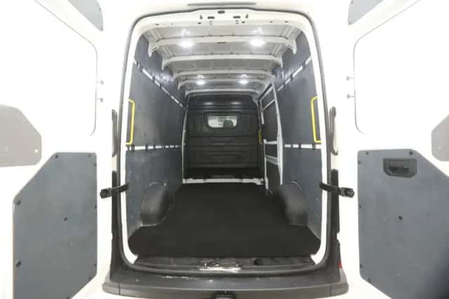 Volkswagen Crafter (2021) thumbnail 3