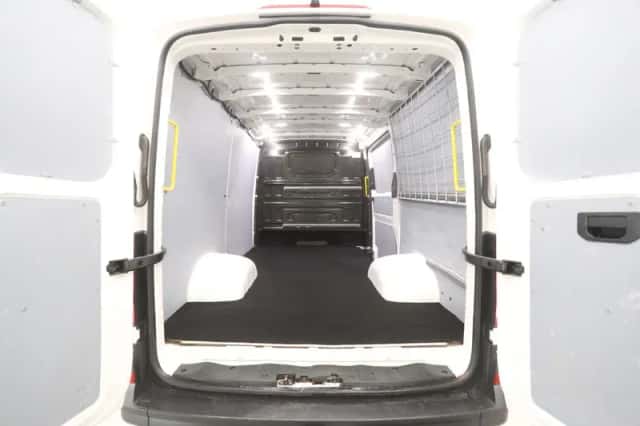 Volkswagen Crafter (2020) thumbnail 3