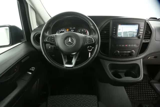 Mercedes-Benz Vito (2023) thumbnail 2