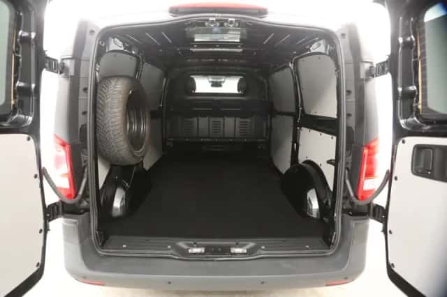 Mercedes-Benz Vito (2023) thumbnail 3