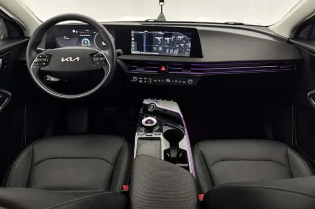 Kia EV6 (2021) thumbnail 2