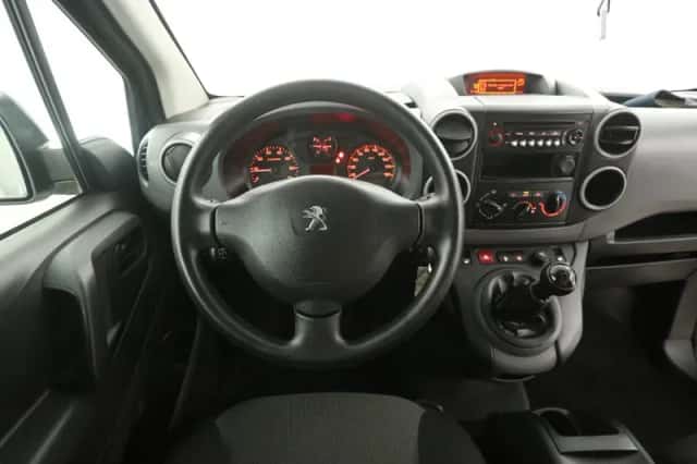 Peugeot Partner (2018) thumbnail 2