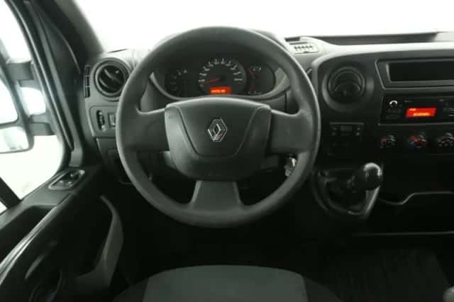 Renault Master (2016) thumbnail 2